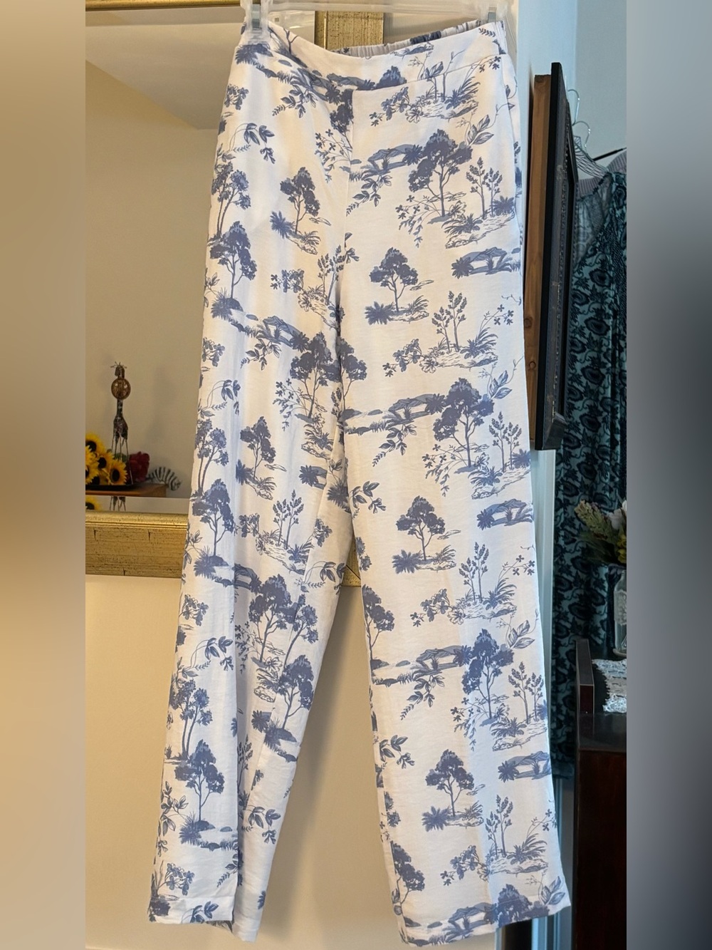 Versona lined pants with Blue Scenic Print